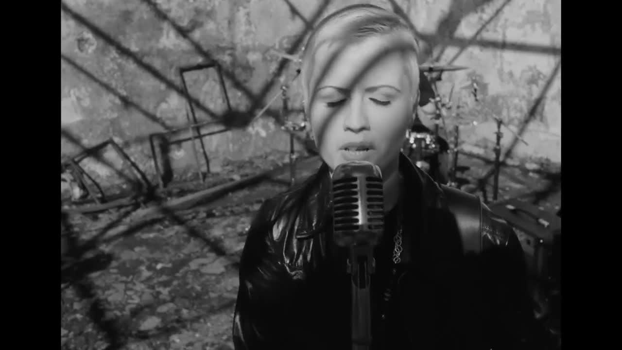 The Cranberries Zombie (Music Video) طرفداری